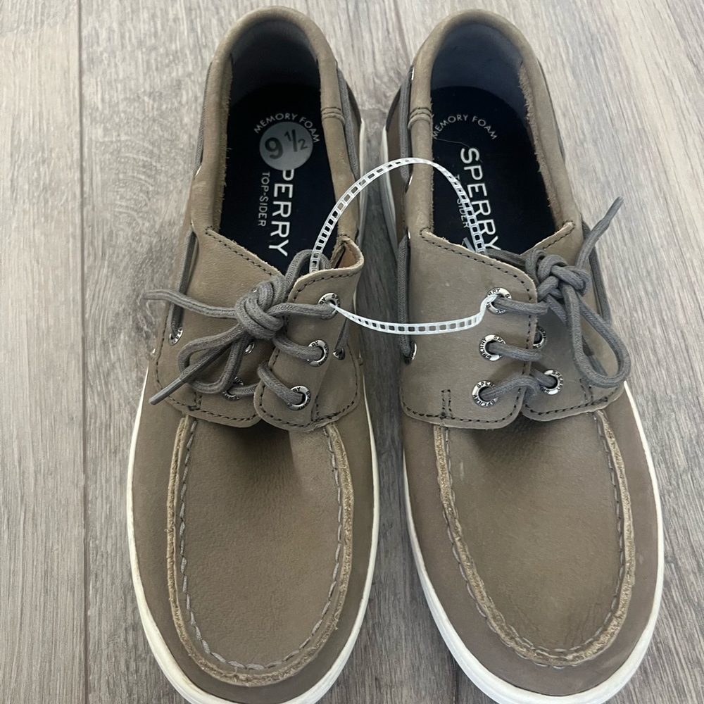 New Sperry Tan Boat Shoes with Moccasin Toe and Siping Sole